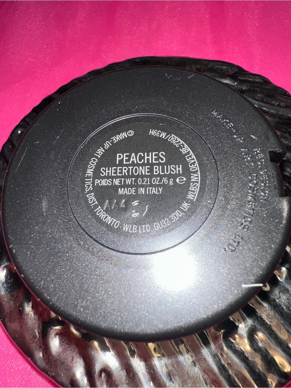 MAC Peaches Sheertone Powder Blush - Picture 2 of 3